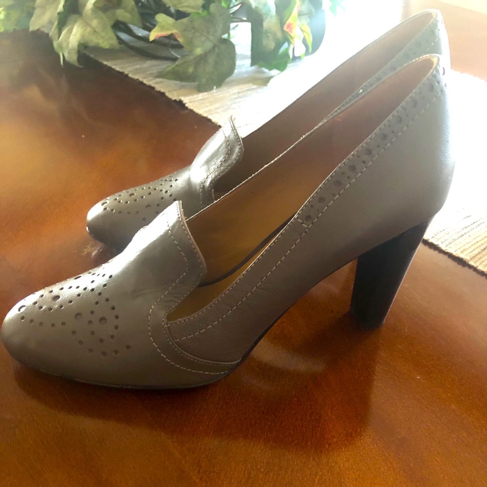 Heels - Picture 2 of 2